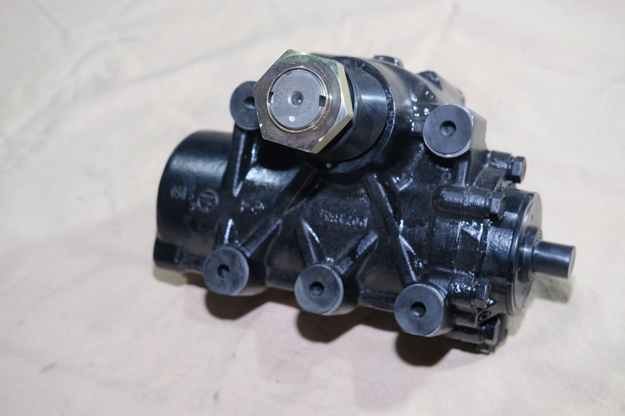 DZ9114470075 circulating ball power steering gear