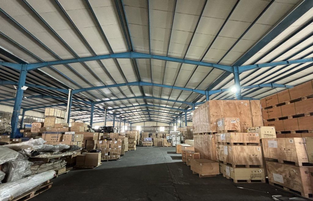 Our warehouse serves thousands of Chinese heavy trucks overseas every year!